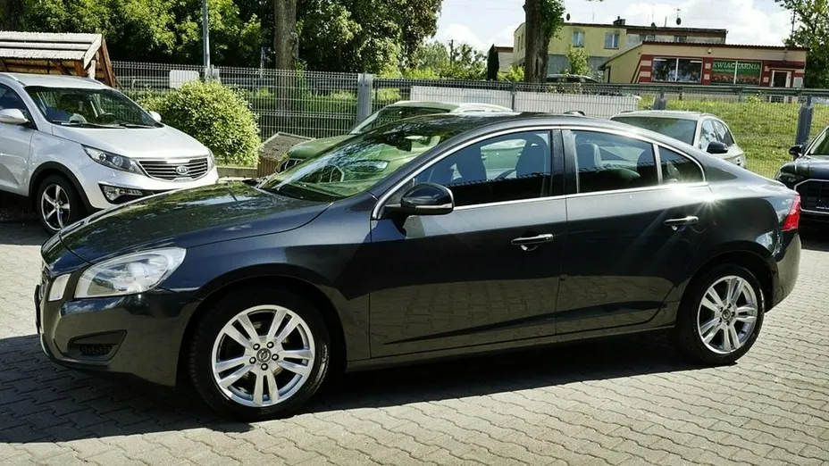 VOLVO S60 -