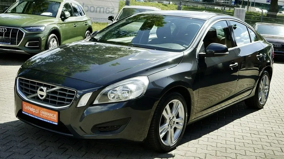 VOLVO S60 -