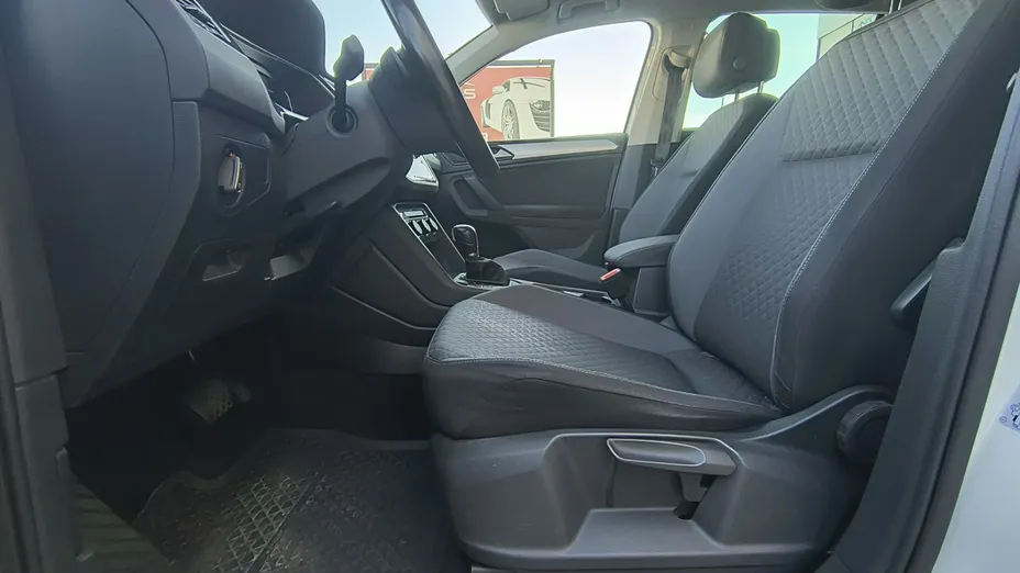 VOLKSWAGEN Tiguan -