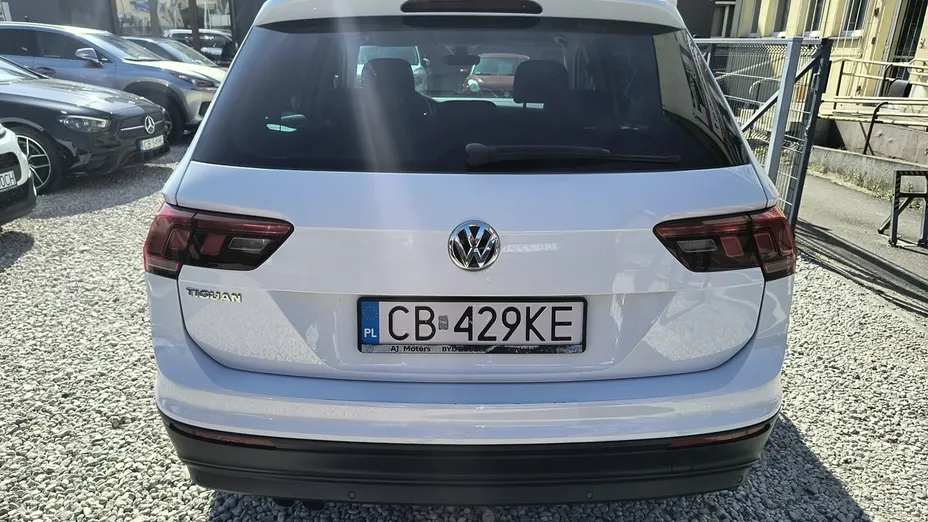 VOLKSWAGEN Tiguan -