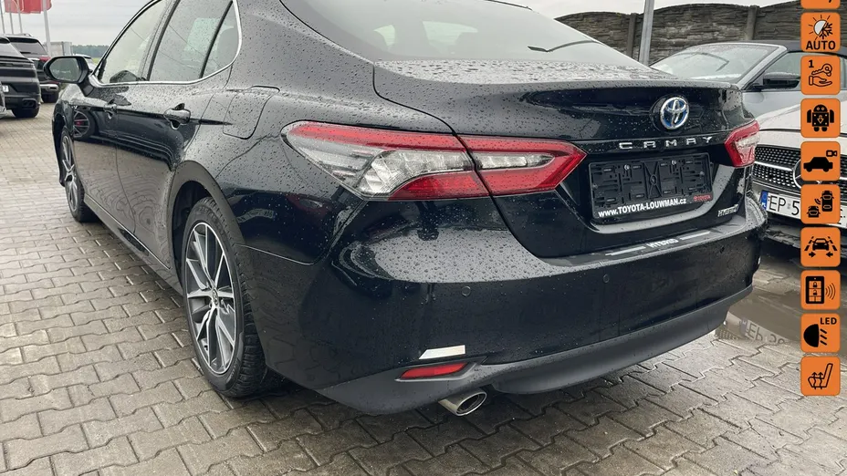 TOYOTA Camry -
