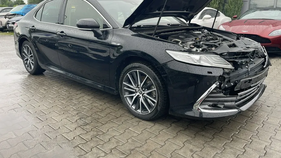 TOYOTA Camry -