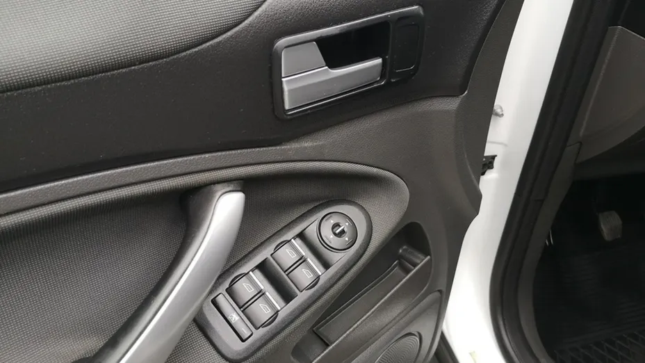 FORD Kuga -