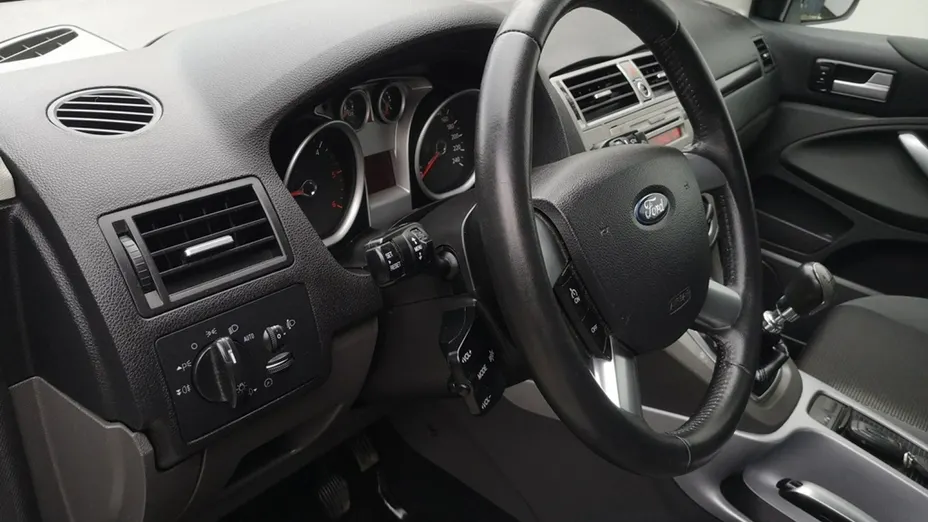 FORD Kuga -