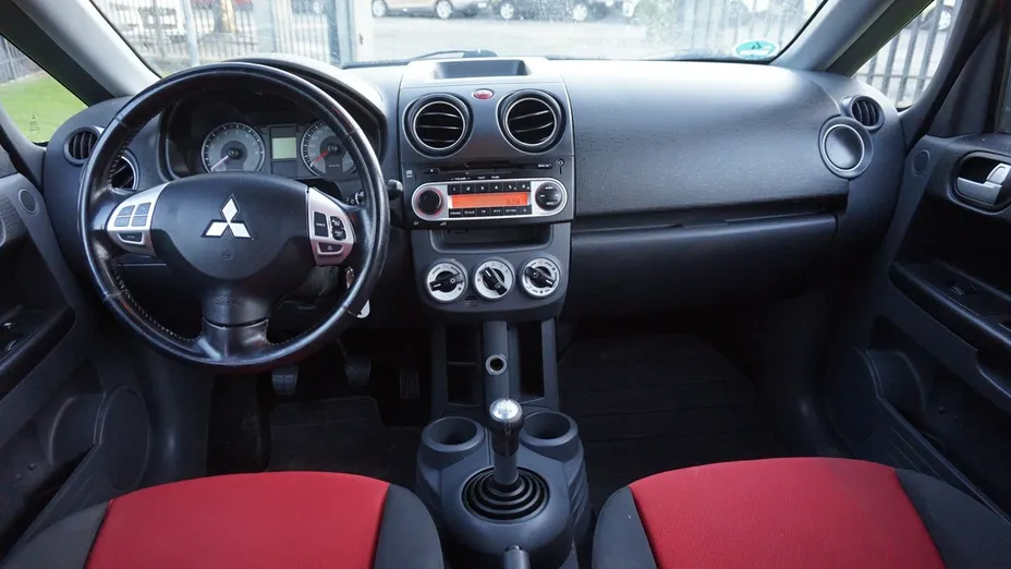 MITSUBISHI Colt -