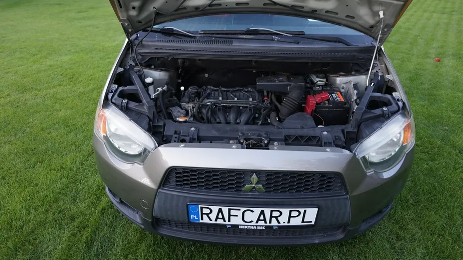 MITSUBISHI Colt -
