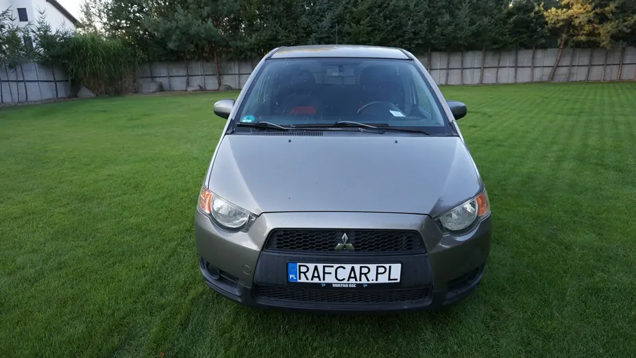 MITSUBISHI Colt -