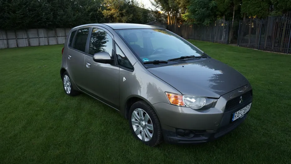 MITSUBISHI Colt -
