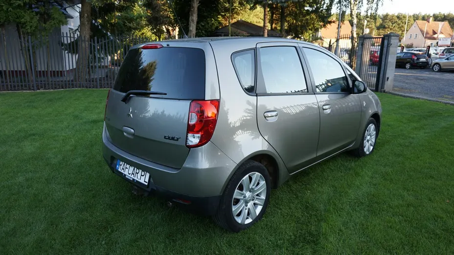 MITSUBISHI Colt -