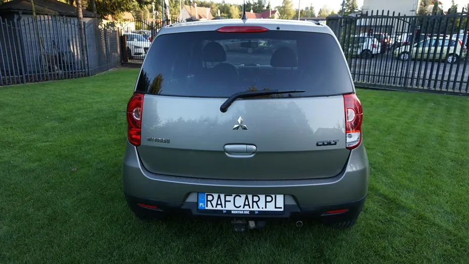 MITSUBISHI Colt -