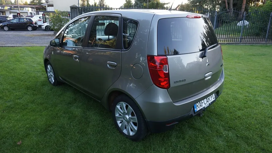 MITSUBISHI Colt -