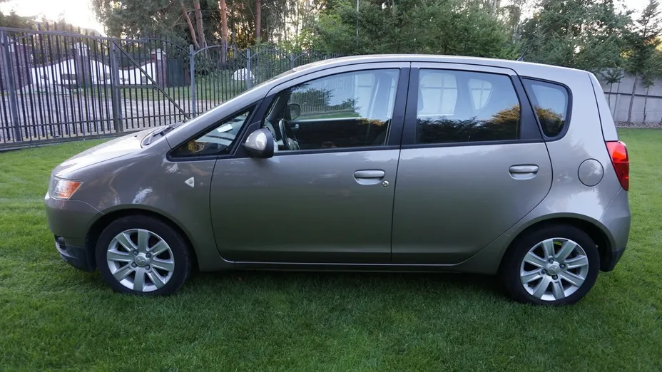 MITSUBISHI Colt -