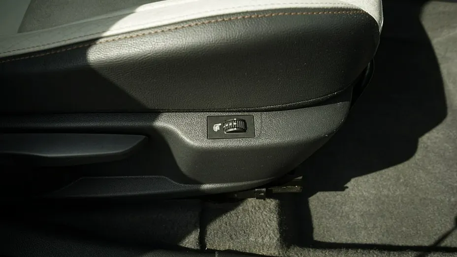 PEUGEOT 3008 -