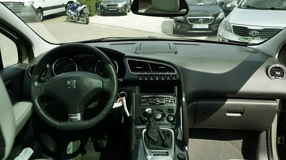 PEUGEOT 3008 -