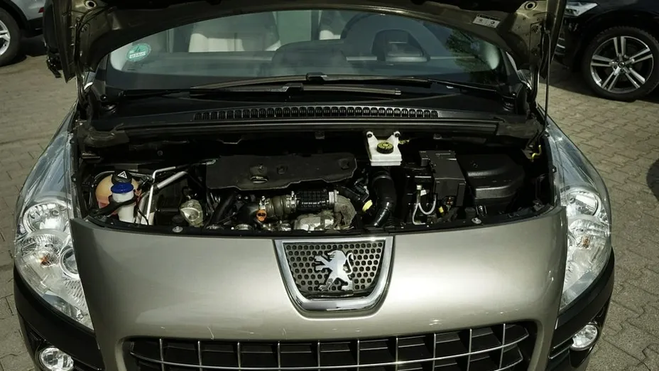 PEUGEOT 3008 -