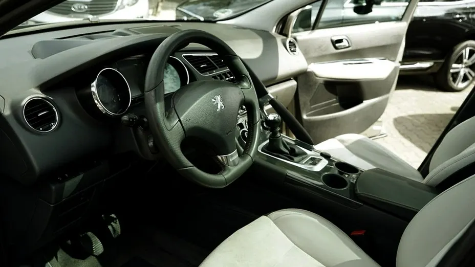PEUGEOT 3008 -