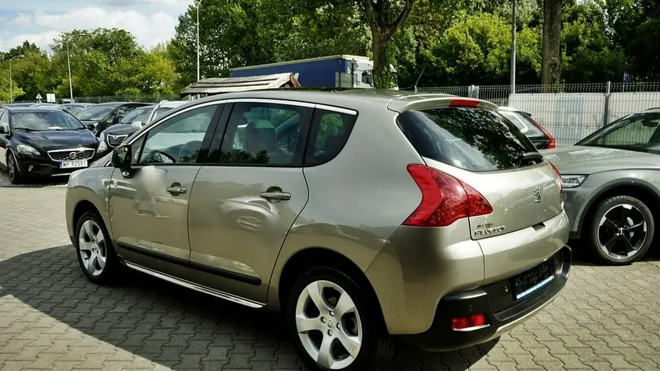 PEUGEOT 3008 -