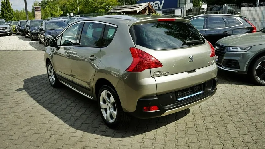 PEUGEOT 3008 -