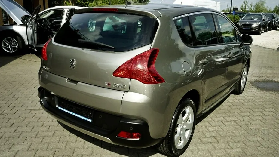 PEUGEOT 3008 -
