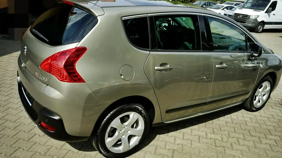 PEUGEOT 3008 -