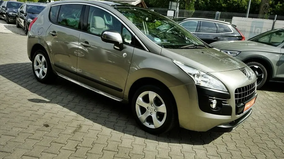 PEUGEOT 3008 -