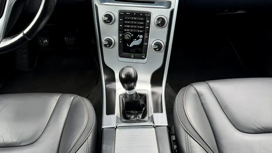 VOLVO XC60 -