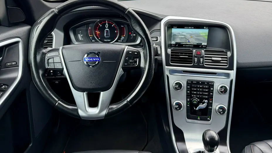 VOLVO XC60 -