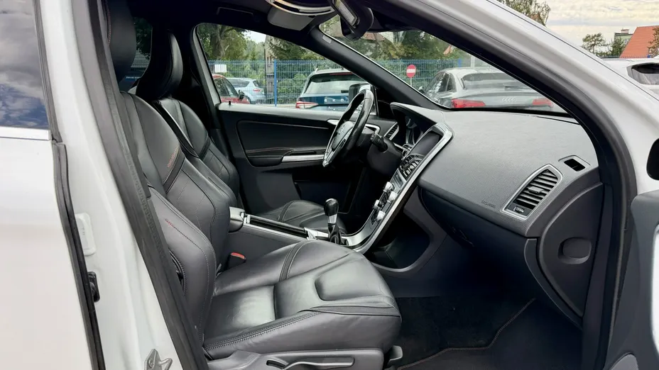 VOLVO XC60 -
