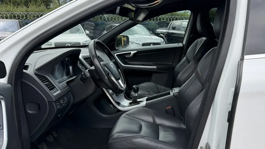 VOLVO XC60 -