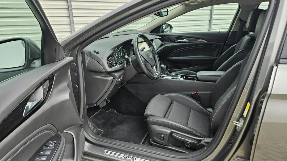 OPEL Insignia -