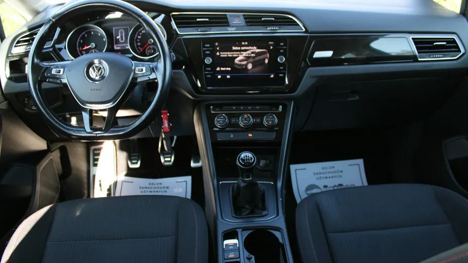 VOLKSWAGEN Touran -