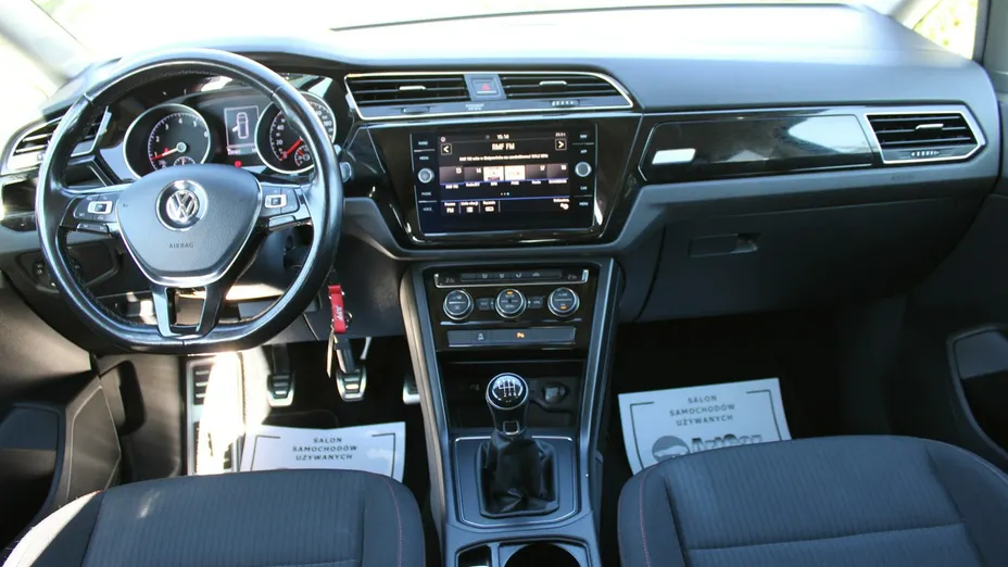 VOLKSWAGEN Touran -