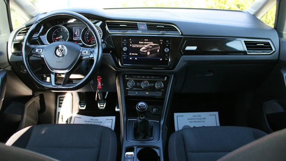VOLKSWAGEN Touran -
