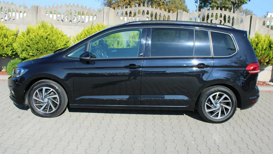 VOLKSWAGEN Touran -