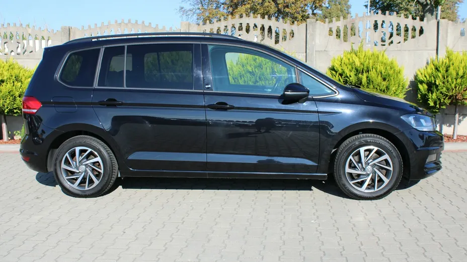 VOLKSWAGEN Touran -
