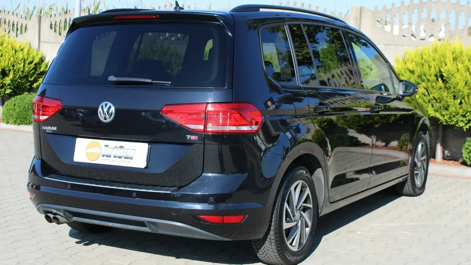 VOLKSWAGEN Touran -
