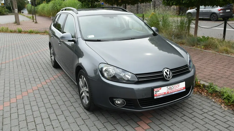 VOLKSWAGEN Golf -