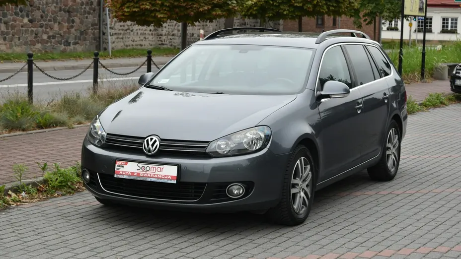 VOLKSWAGEN Golf -