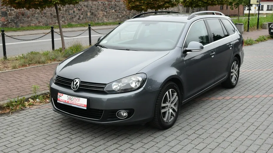 VOLKSWAGEN Golf -