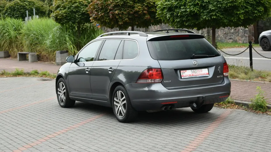 VOLKSWAGEN Golf -