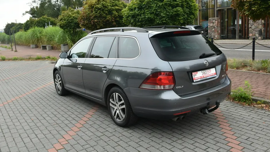 VOLKSWAGEN Golf -