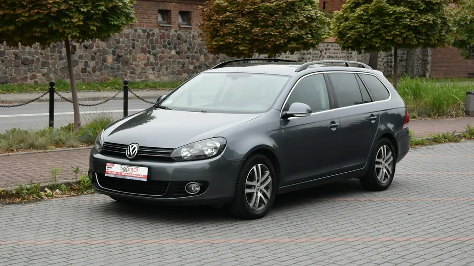 VOLKSWAGEN Golf -