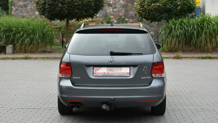 VOLKSWAGEN Golf -