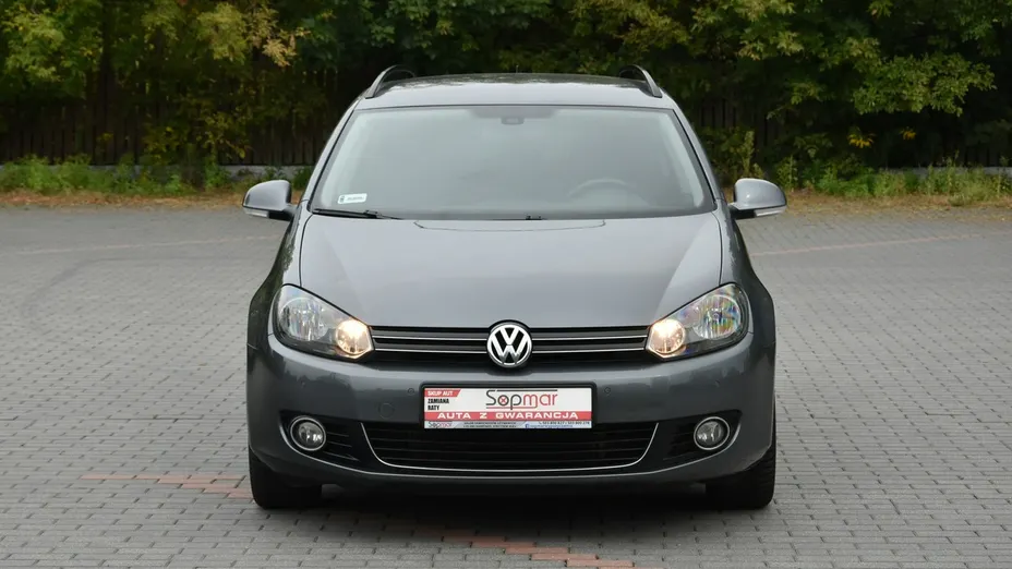 VOLKSWAGEN Golf -