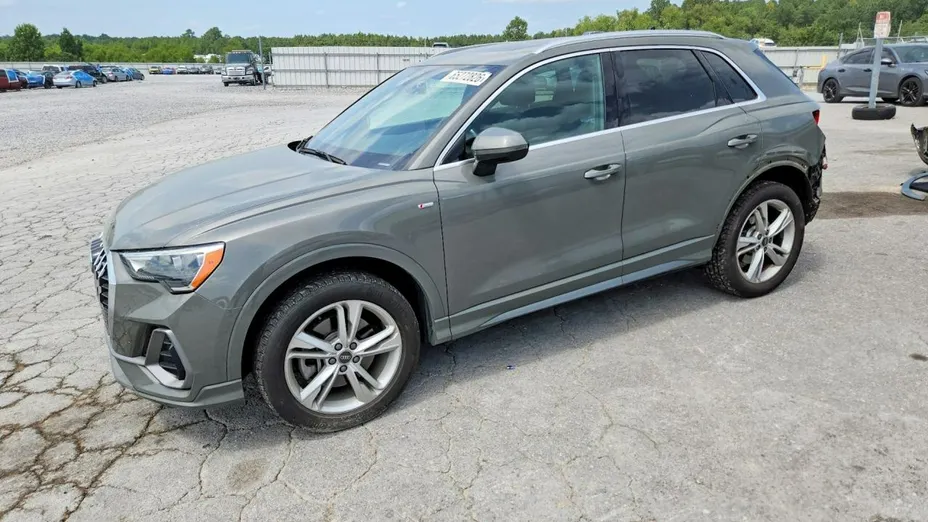 AUDI Q3 -