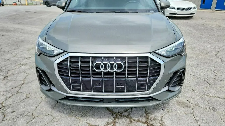 AUDI Q3 -