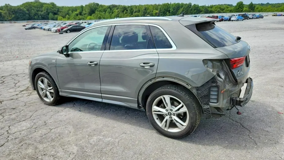 AUDI Q3 -