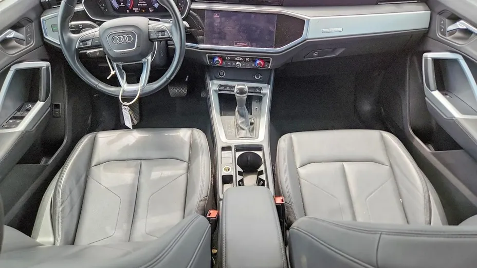 AUDI Q3 -