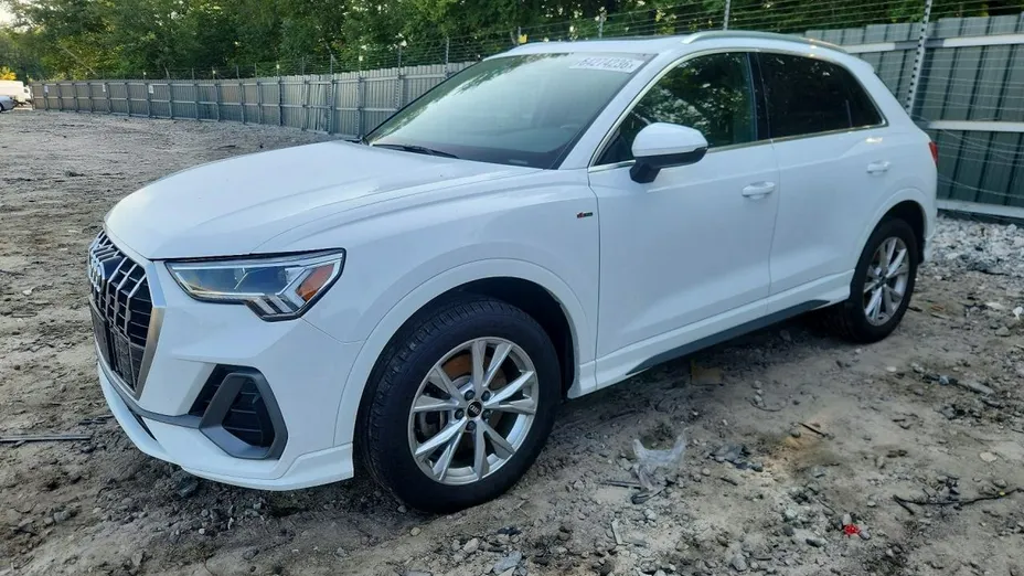 AUDI Q3 -