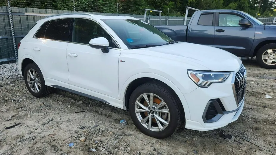 AUDI Q3 -